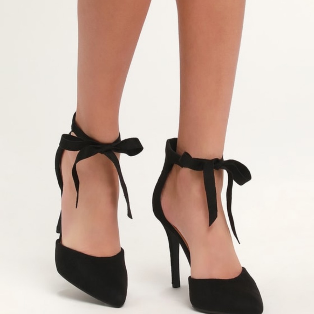 Wyleen Black Suede Heels NWOT